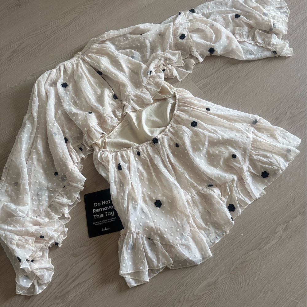 Lulu’s Swiss Dot Cape Sleeve Tiered Mini Dress Polka Dot | Large | NWT - Picture 6 of 9
